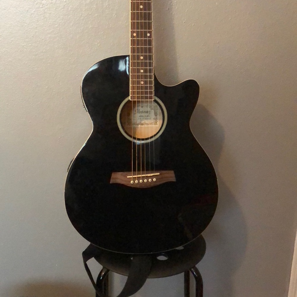 Ibanez Acoustic Electric Guitar w/ bag & amplifier